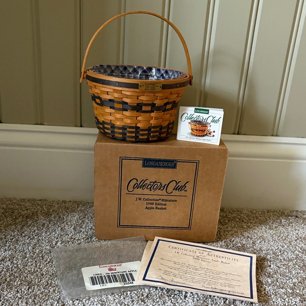 Longaberger Collectors Club Apple Basket. 1998 edition.